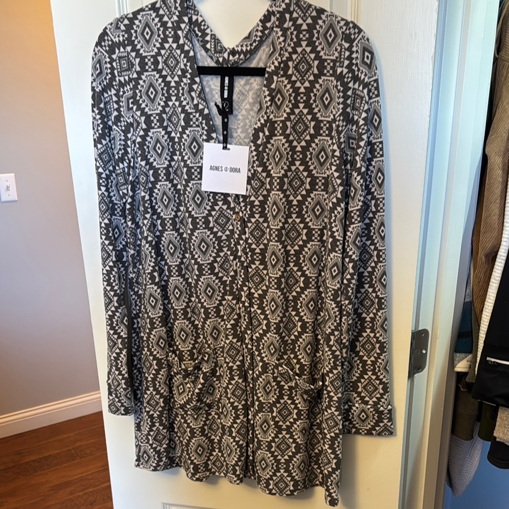 Agnes & Dora White and Gray Graphic Cardigan